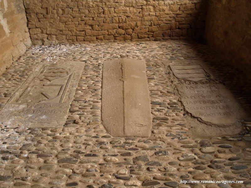 LPIDAS FUNERARIAS BAJO EL PORCHE AADIDO